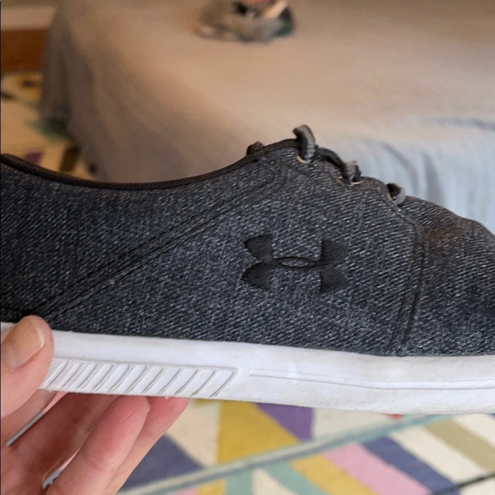 Boys Under Armour Slip On Shoes Size 5.5Y